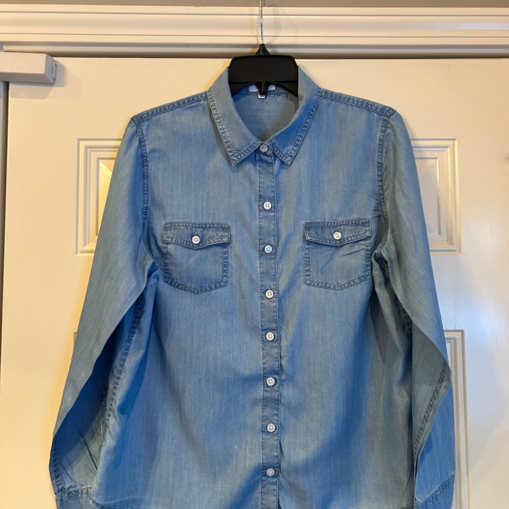 Crown & Ivy Light Blue Casual Button Down Shirt